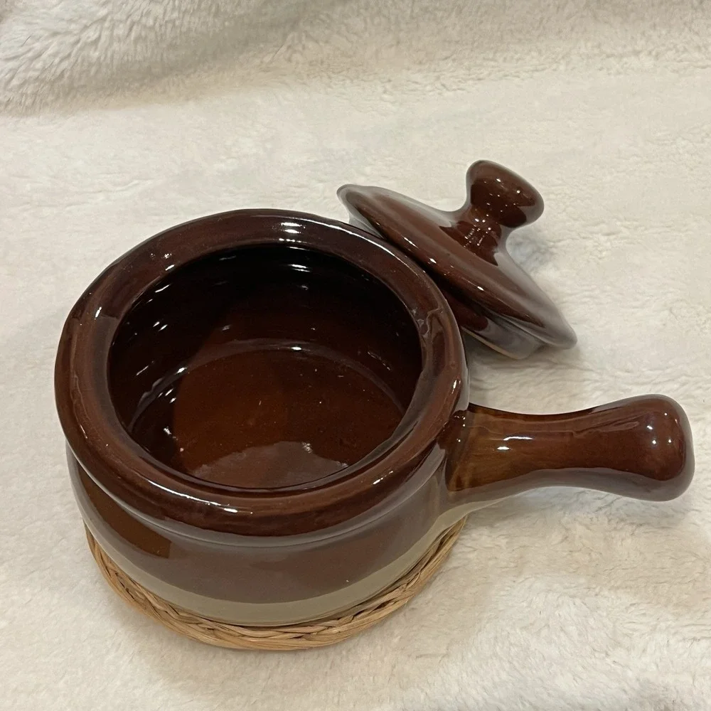 Vtg Stoneware Handled & Covered Onion Soup Bowls W/ Rattan Bases In Original Box